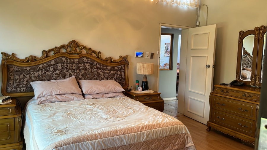  Bedroom Property for Sale in Cravenby Western Cape